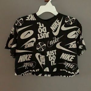 Nike Women’s Crop Top